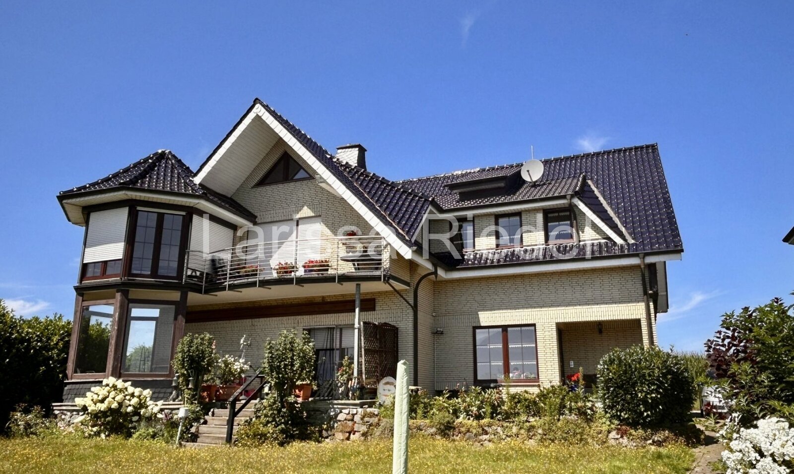Preis auf Anfrage !Charmantes Zweifamilienhaus mit großzügigem Grundstück in idyllischer Lage von Georgsmarienhütte-Holsten-Mündrup. Preis auf Anfrage !Charmantes Zweifamilienhaus mit großzügigem Grundstück in idyllischer Lage von Georgsmarienhütte-Holsten-Mündrup.